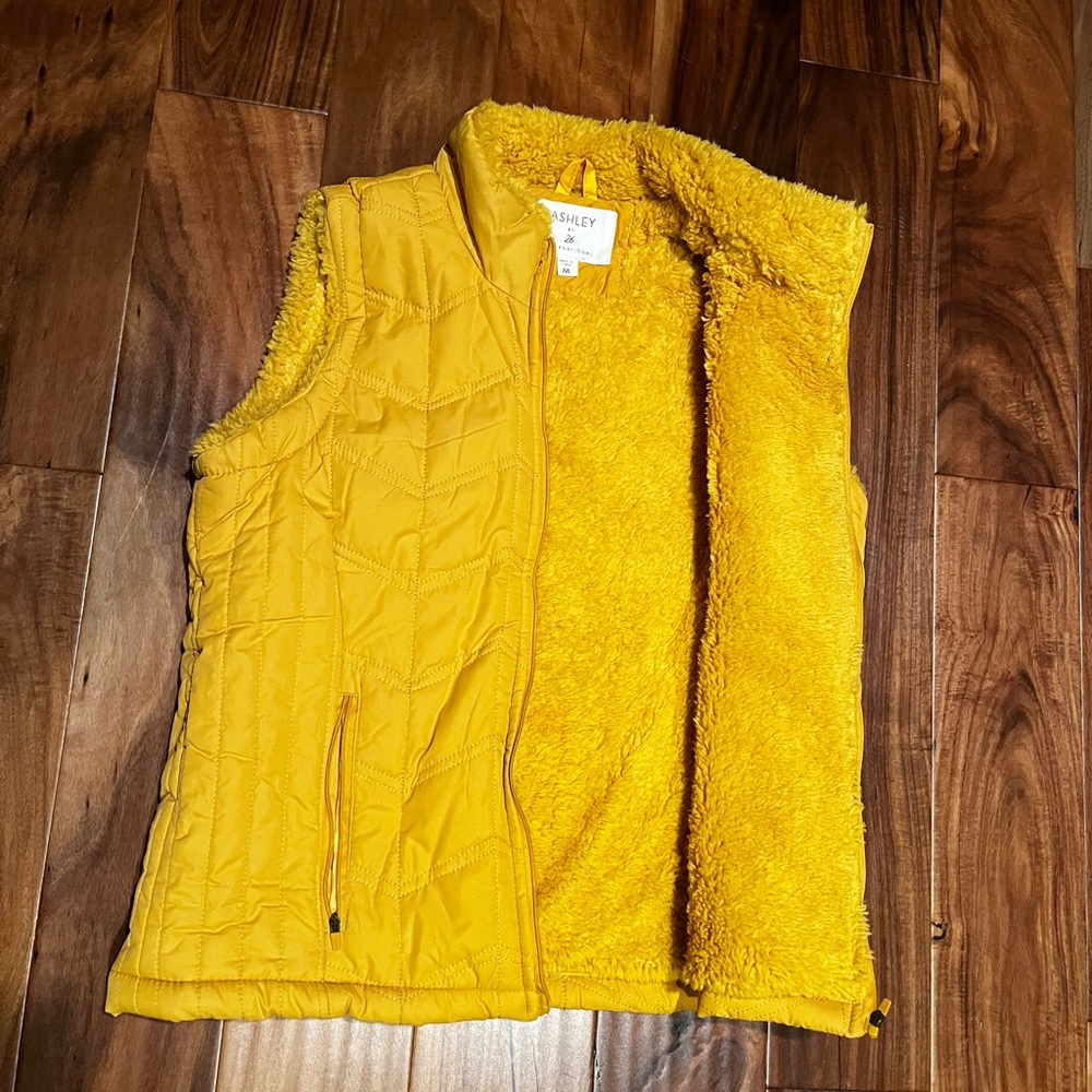 Ashley by 26 International puffer Sherpa lined vest Medium